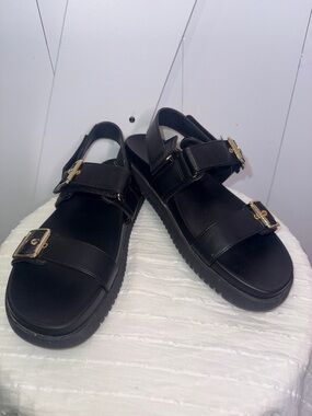 Preloved Women's Black Buckle Platform Sandals